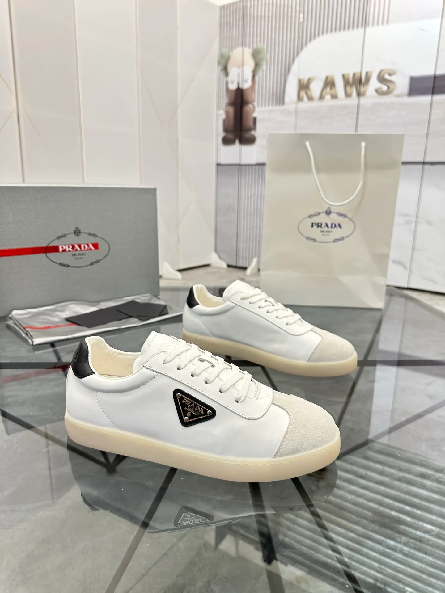 Men's shoes for sale 💰: 💰P540¥ High-end top quality Product trademark: Prada *"Prada*" low-top casual shoes Regular size: 38-45 (can be customized to 46) Product materials: imported first-layer cowhide for the upper, water-dyed cowhide lining, cowhide feet, original outsole. No.: 001
